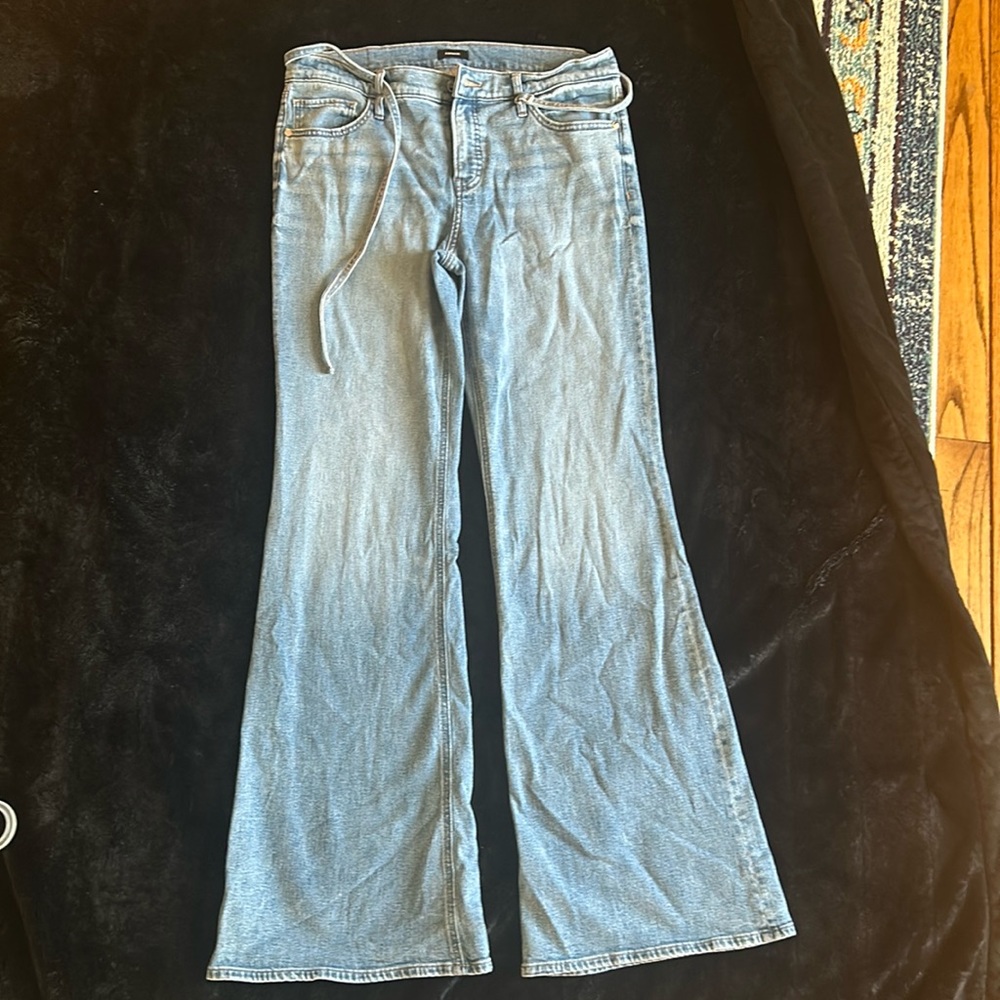 Mid Rise Medium Wash Belted '70s Flare Jeans
Color: Medium Wash
Size: 12 Long